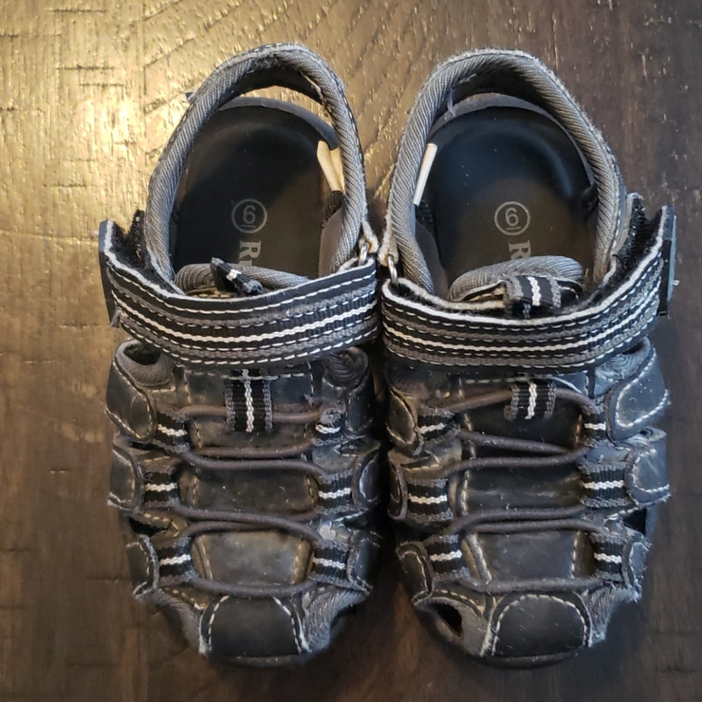 Sandals - Picture 3 of 4